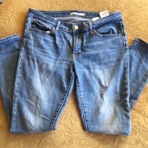 711 skinny Levi’s!